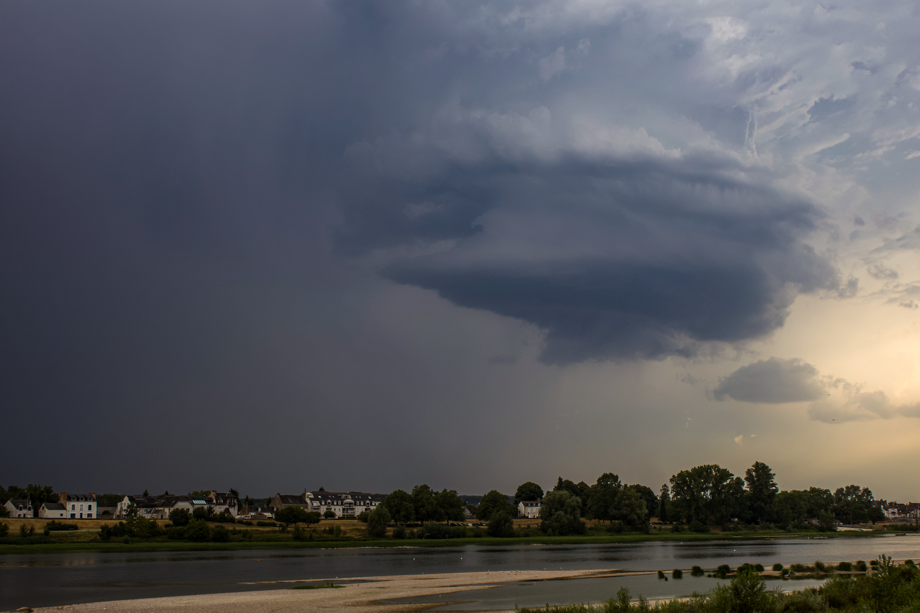 Orages violents dans le sud de la France : grêle, vents forts, alerte orange dans 18 départements