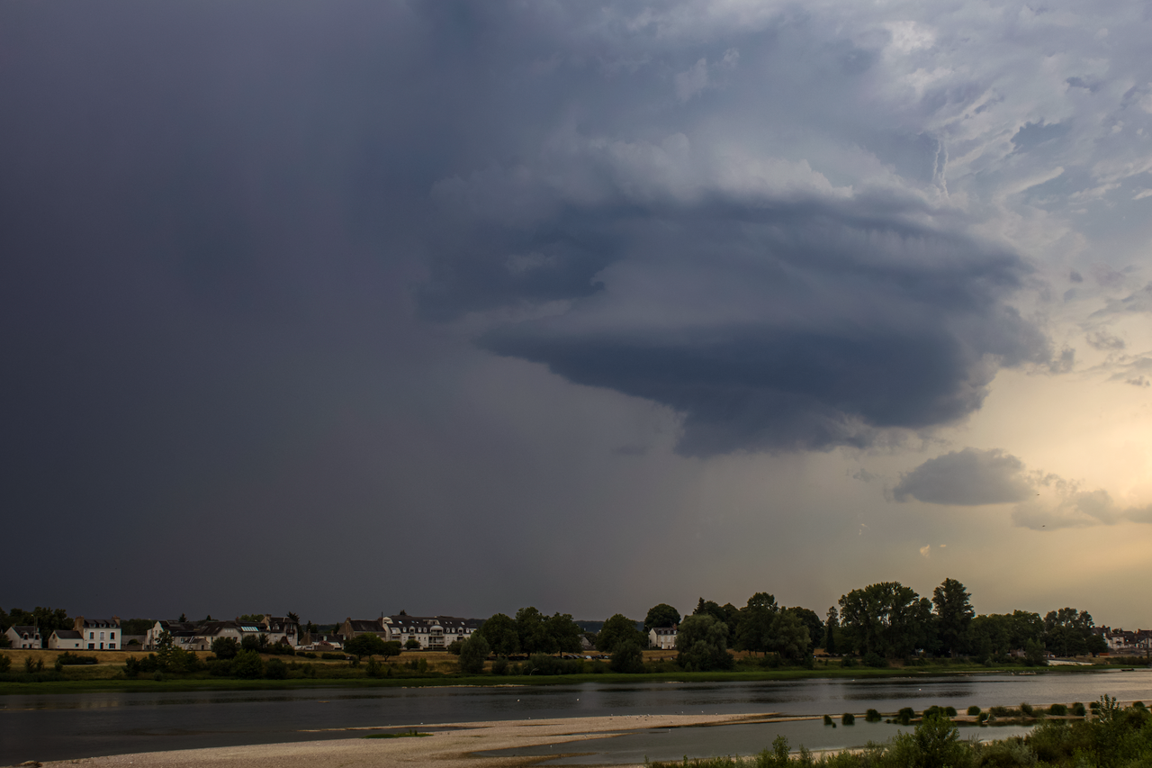 Orages violents dans le sud de la France : grêle, vents forts, alerte orange dans 18 départements