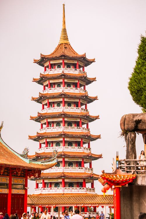 Free Chin Swee Temple's iconic pagoda surrounded by visitors in Genting Highlands, Malaysia. Stock Photo