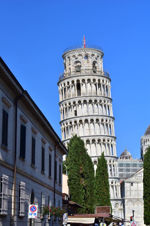 Free The iconic Leaning Tower of Pisa under a clear blue sky in Tuscany, Italy, showcasing its unique tilt. Stock Photo