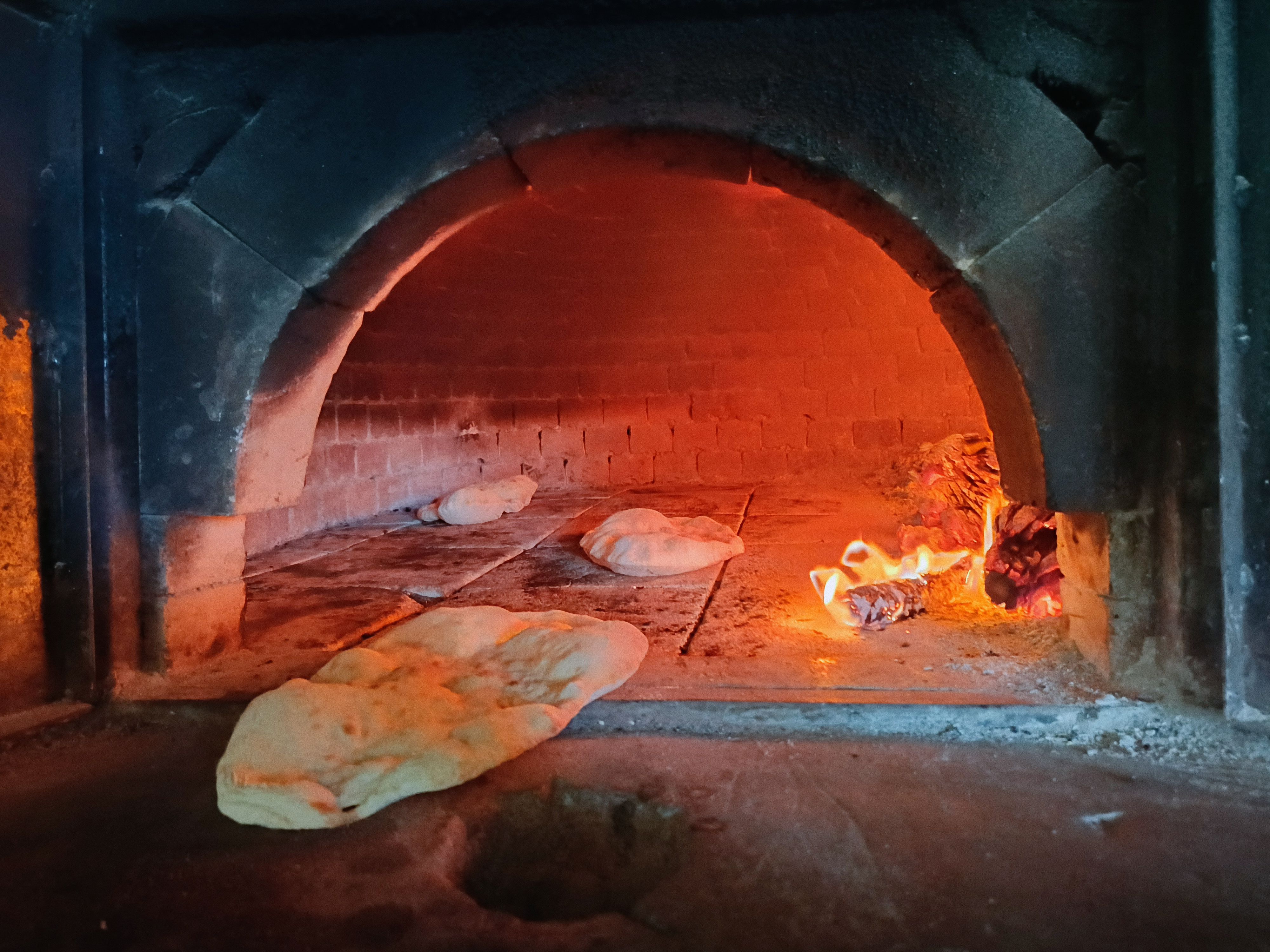 Pão de centeio alentejano cozido em forno de lenha