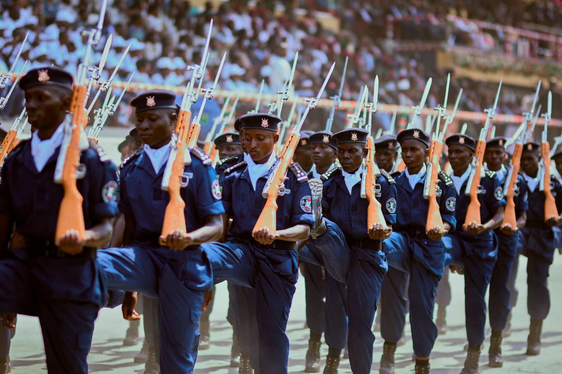 Soldados en formación durante un desfile militar