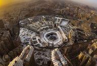 A stunning aerial view of the Grand Mosque in Mecca during sunset, showcasing its architecture.