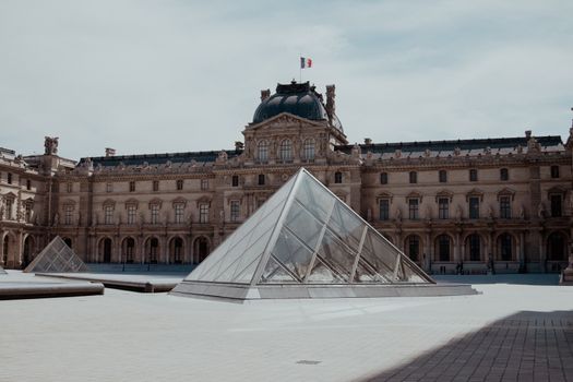 Marais hidden-courtyard walking tour — Paris