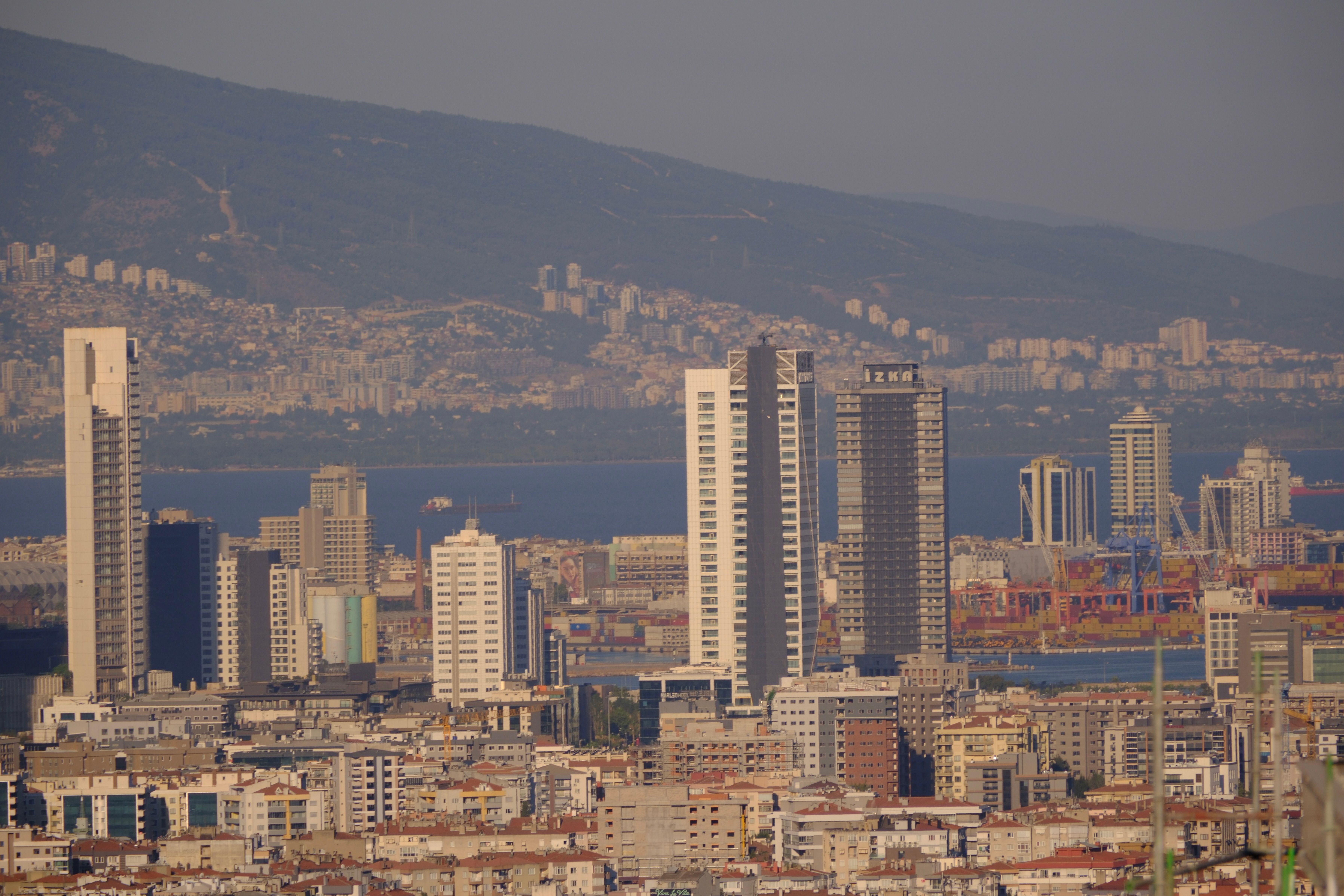 İzmir’de Üniversite Okumak: Kaç Üniversite Var, Kaç Öğrenci Yaşıyor ve Öğrenci Hayatı Nasıl? - Görsel 1