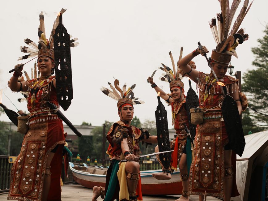 Mengenal Ritual dan Seni Tradisional Suku Dayak di Putussibau