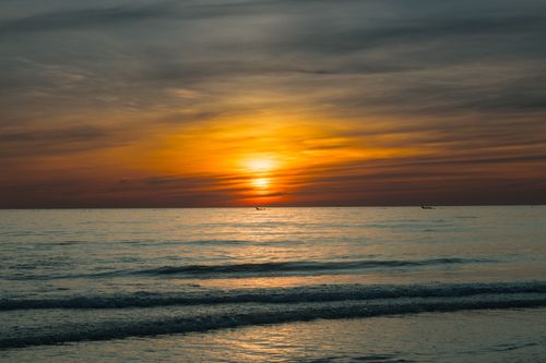Free Beautiful sunset over the sea with vibrant colors in Quảng Trị, Vietnam. Stock Photo