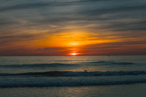 Free Captivating sunset at Quảng Trị beach, Vietnam, with vivid sky and gentle waves. Stock Photo