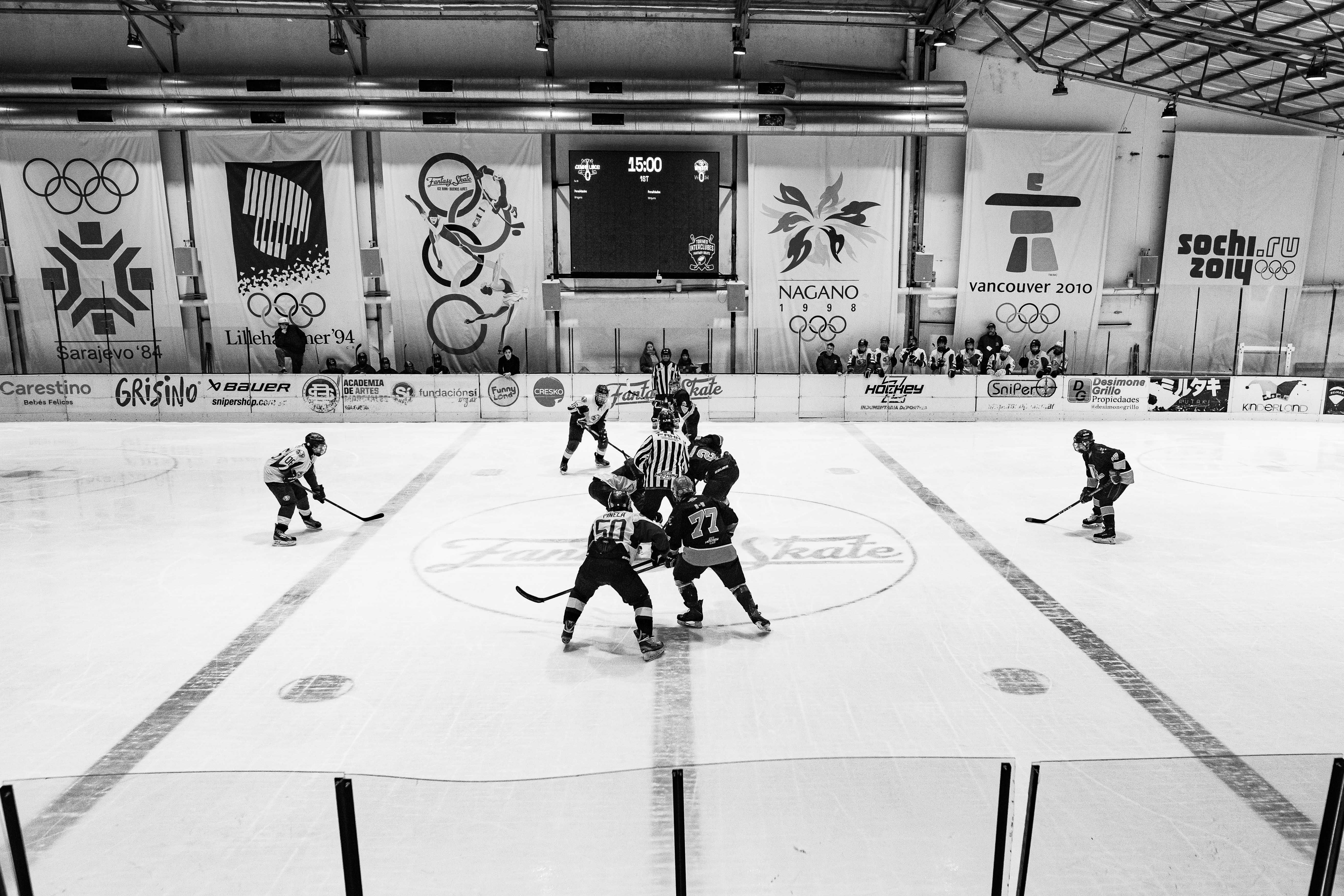 A dynamic ice hockey match underway in a Buenos Aires arena with players engaged in intense action.