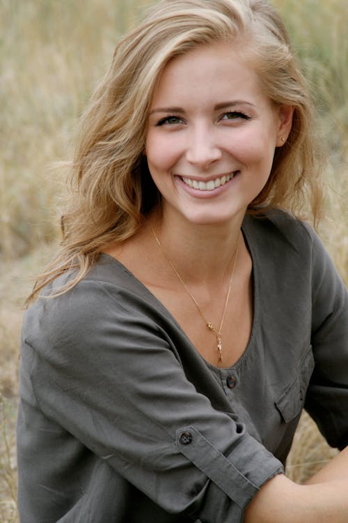 Free Woman in Black Scoop Neck Shirt Smiling Stock Photo