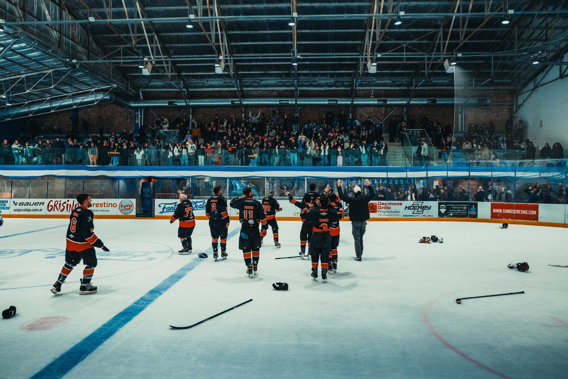 Hollanda Başbakanı Rob Jetten, WK hokey maçında Hollanda'yı destekliyor