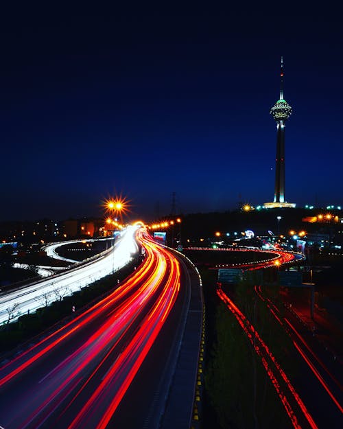 Zeitrafferfotografie Von Autos Auf Der Straße Während Der Nachtzeit