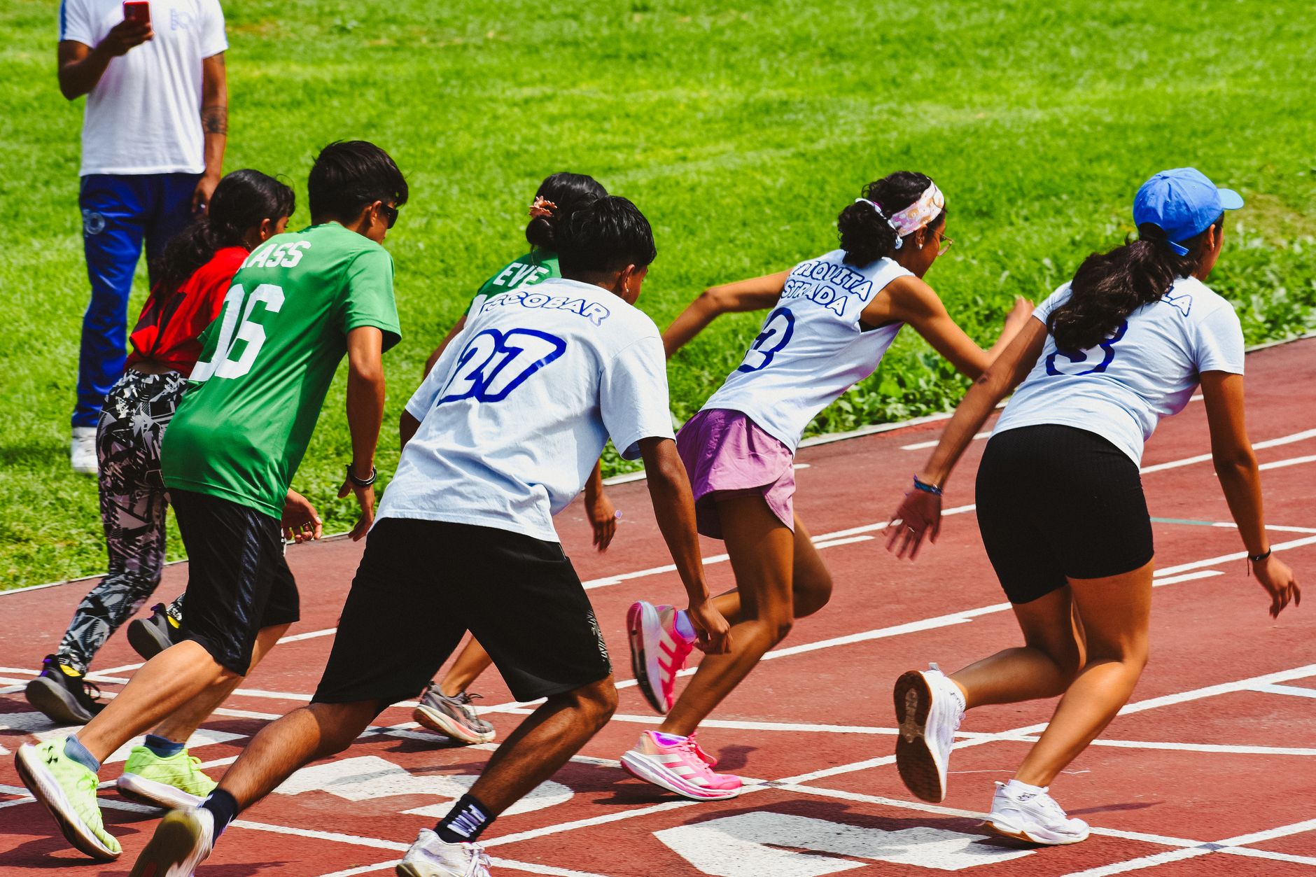 Atletizm pistinde 4x400 metre bayrak yarışı