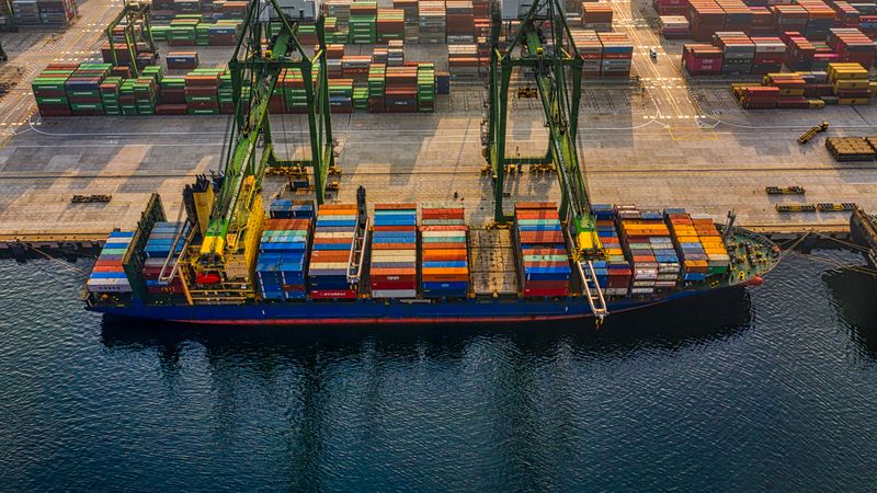 Porto de Santos: O Coração Logístico do Brasil em Números e Estratégia Porto de Santos: O Coração Logístico do Brasil em Números e Estratégia - naval | Estrato