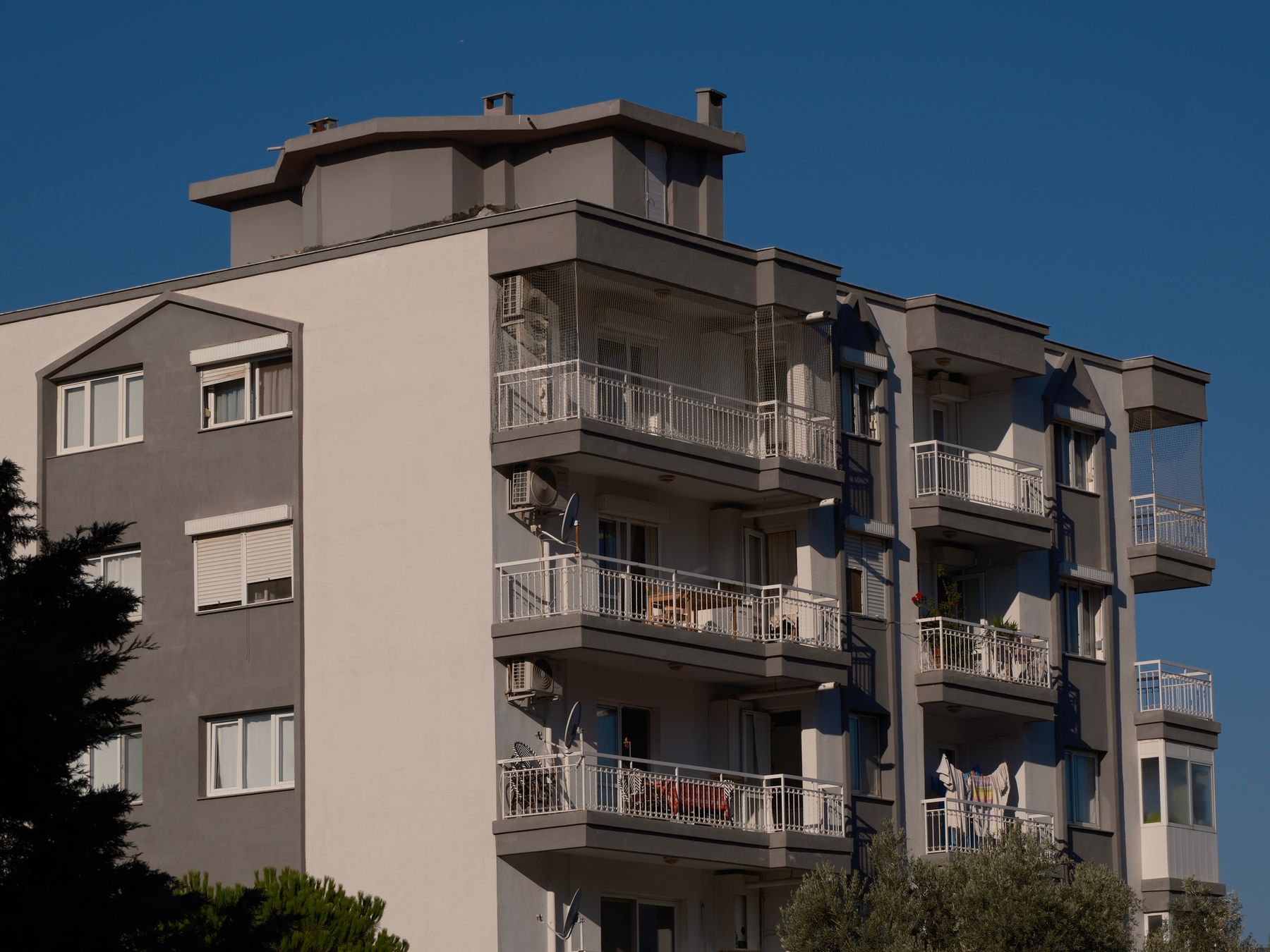 Painters and Decorators in Leaves Green — careful masking before painting begins