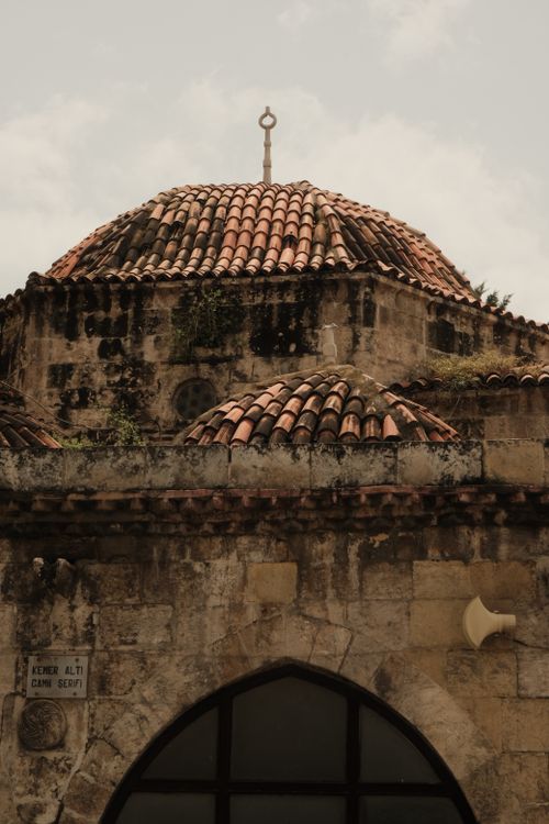 Free Aged stone building with a terracotta tiled dome showcasing historic architecture. Stock Photo