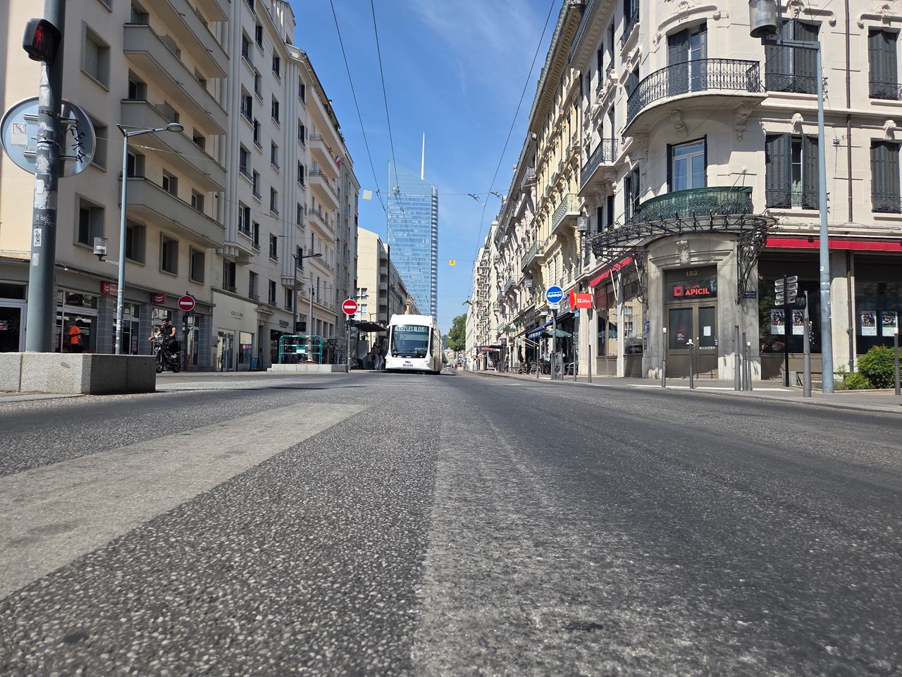Un policier en civil agressé violemment dans le tramway à Lyon