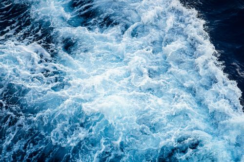Free Aerial view of powerful ocean waves crashing, showcasing natural water patterns and textures. Stock Photo