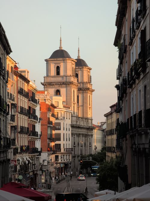 Free Charming evening street view of central Madrid featuring historic architecture. Stock Photo