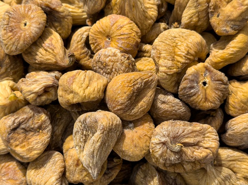 Ficos blancos secos y fresas congeladas, productos de alerta en la UE