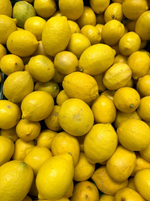 Free Freshly harvested lemons on display, showcasing vibrant yellows perfect for healthy cooking. Stock Photo