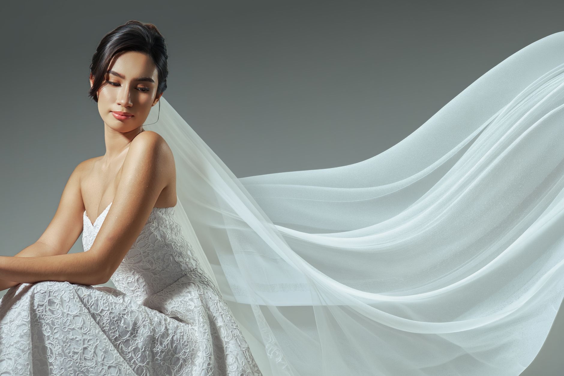 An Architectural Love Story: Modernist Editorial Wedding Photography at the Schwartz Reisman Centre