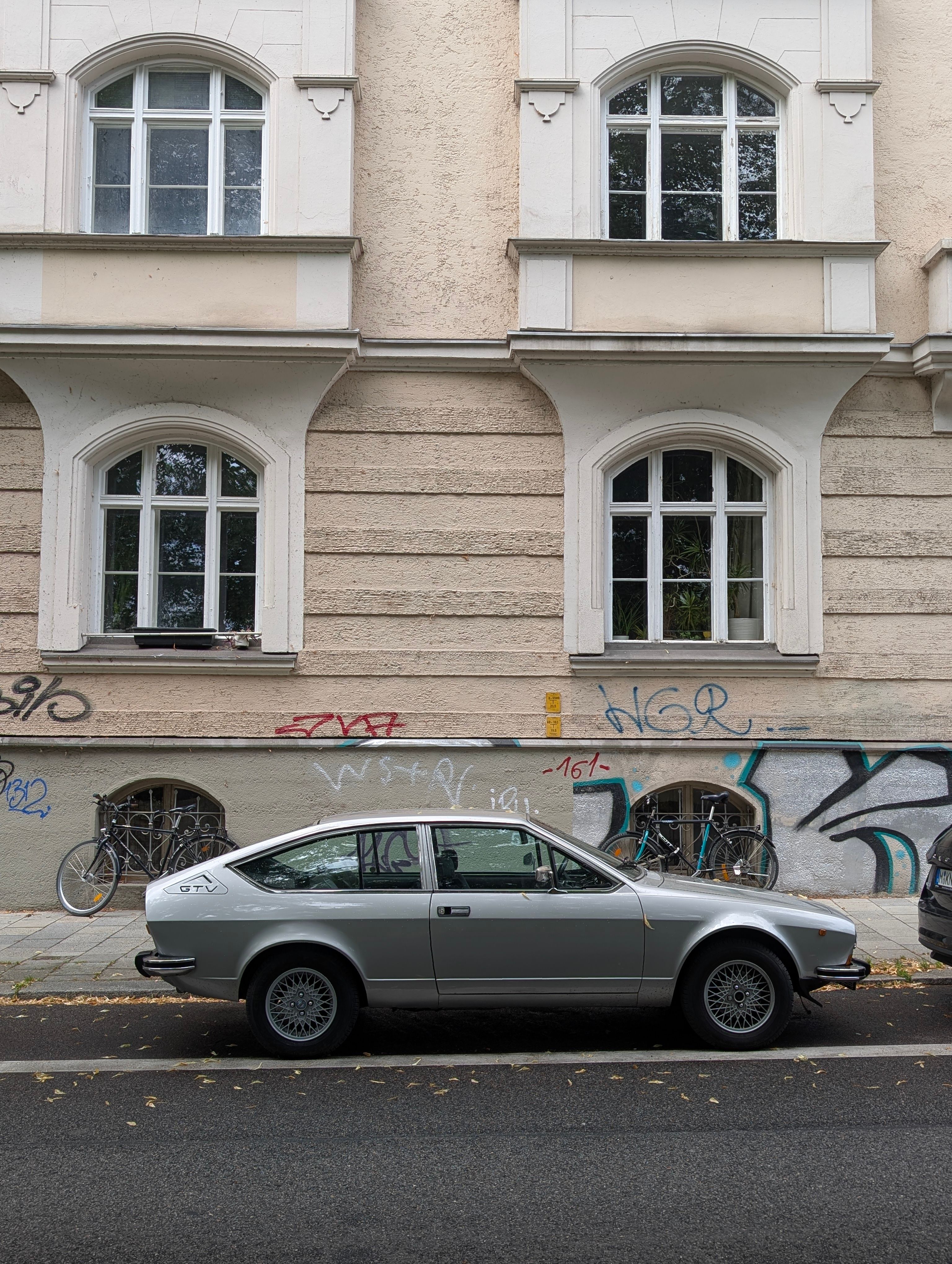 Alfa romeo Gtv6 2019 thumbnail 2