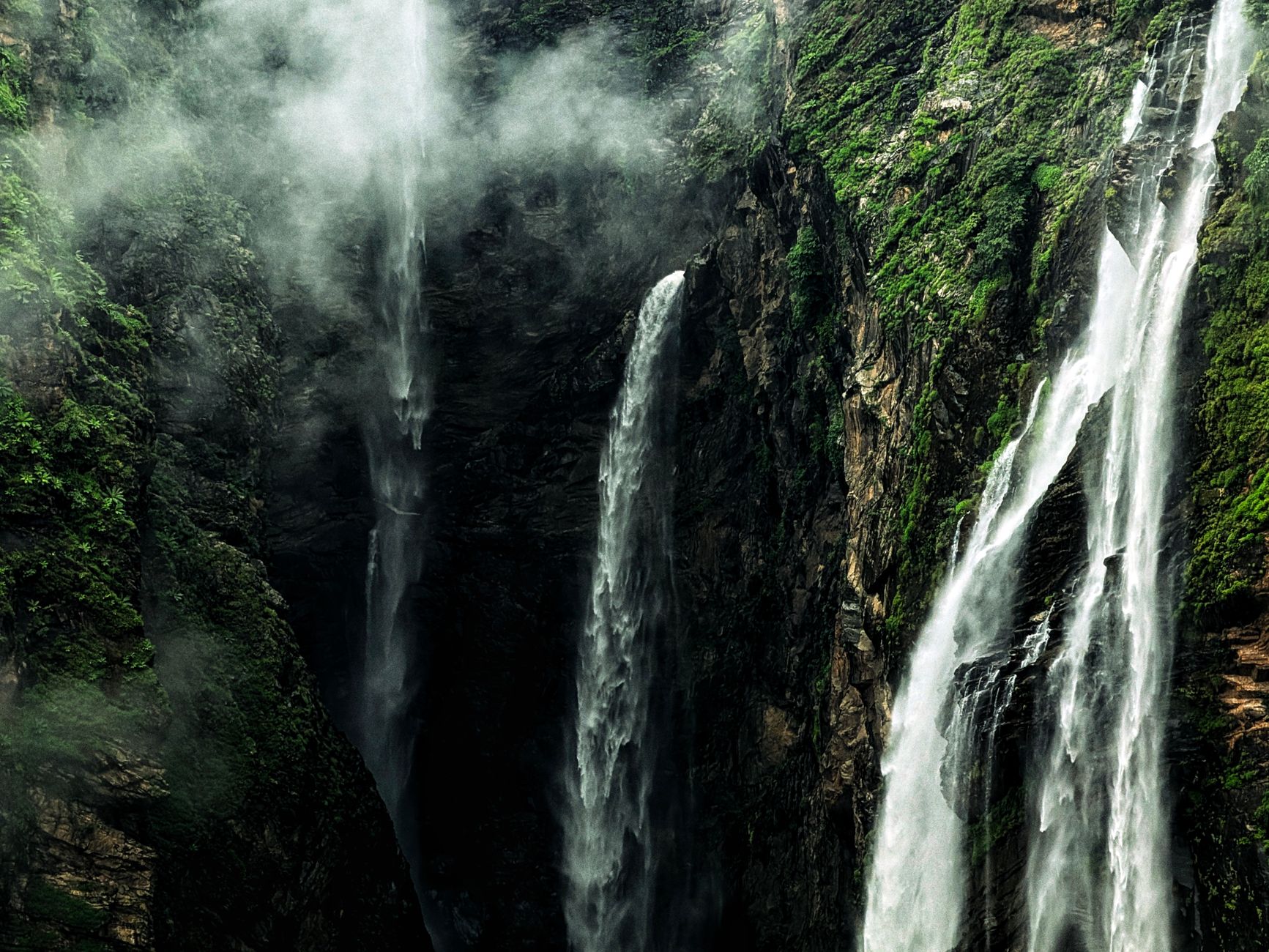 Hadlu Waterfalls Sakleshpur: A Local's Guide to Visiting