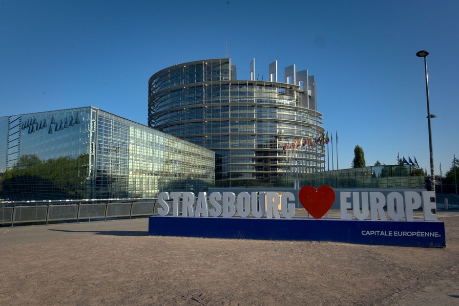 UE dă a 21-a lovitură Moscovei: 70 de firme și 48 de persoane, pe lista neagră