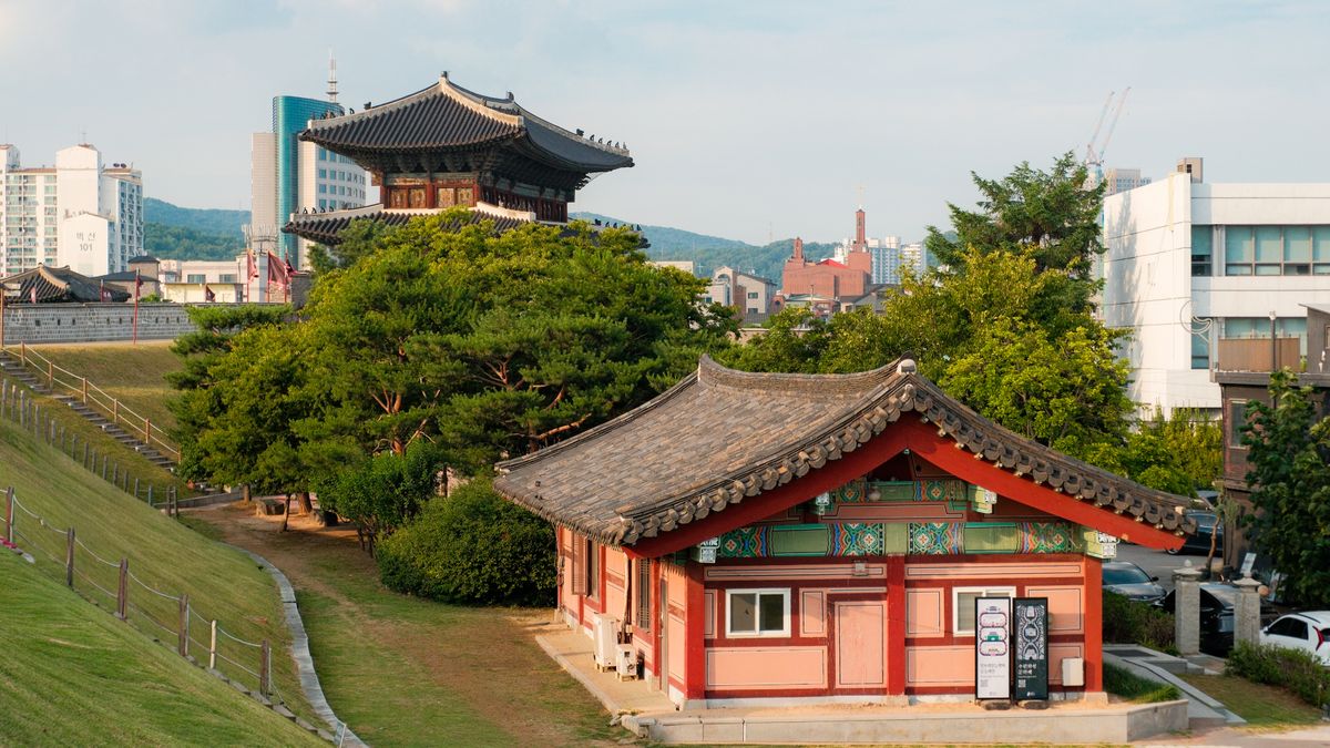 추석 연휴 — Explore the harmony of traditional Korean architecture with modern cityscape.