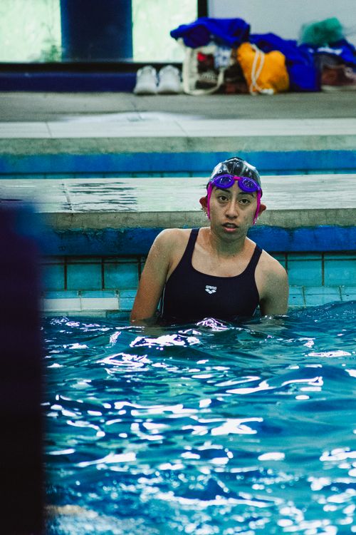 Free A focused female swimmer in a pool during training in Mexico City. Stock Photo