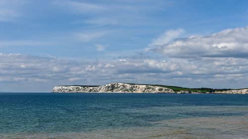 Free Beautiful summer landscape featuring the Isle of Wight's iconic white cliffs and expansive ocean under a blue sky. Stock Photo