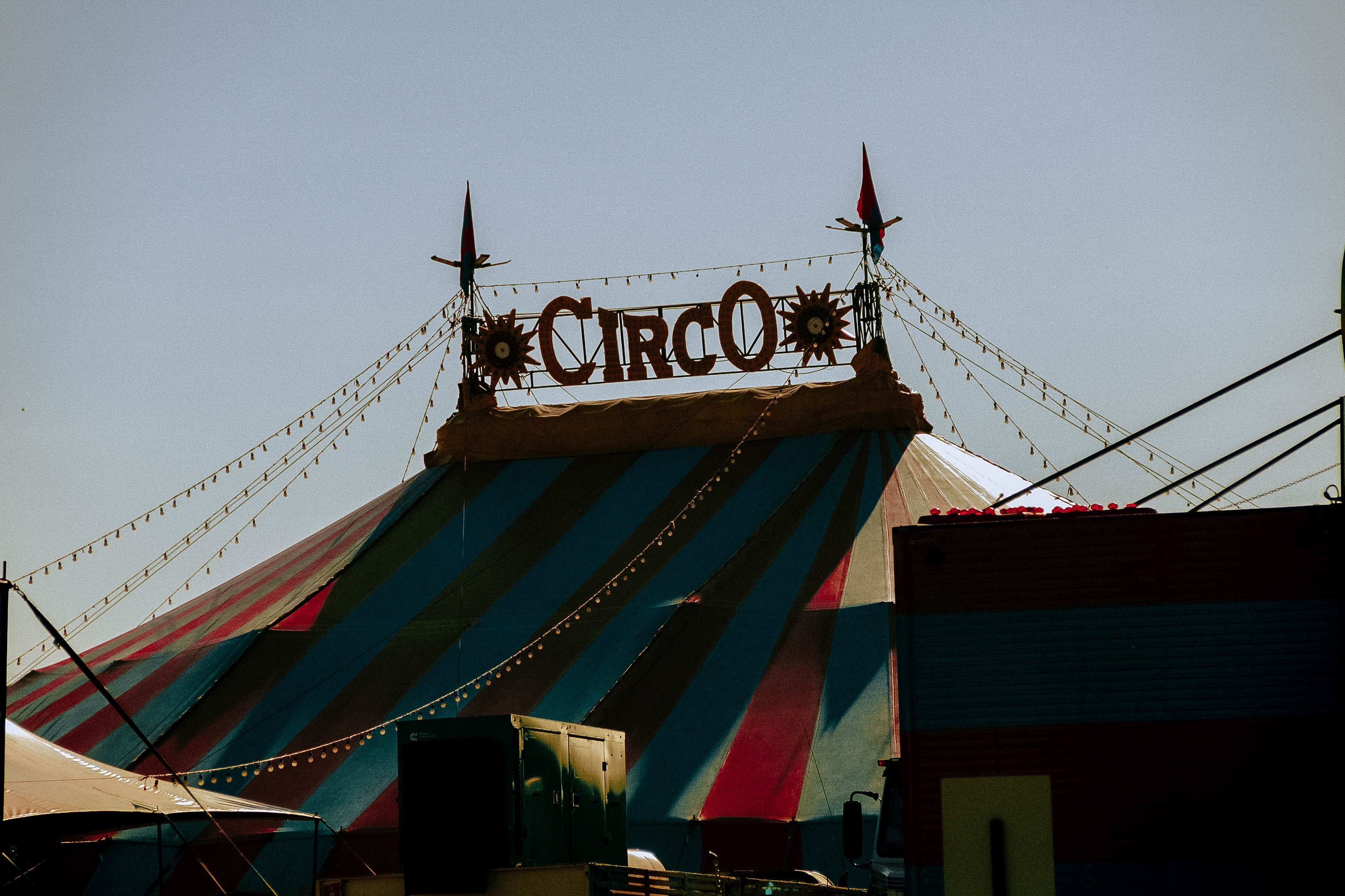 Cómo los circos y espectáculos itinerantes han revolucionado el arte escénico contemporáneo