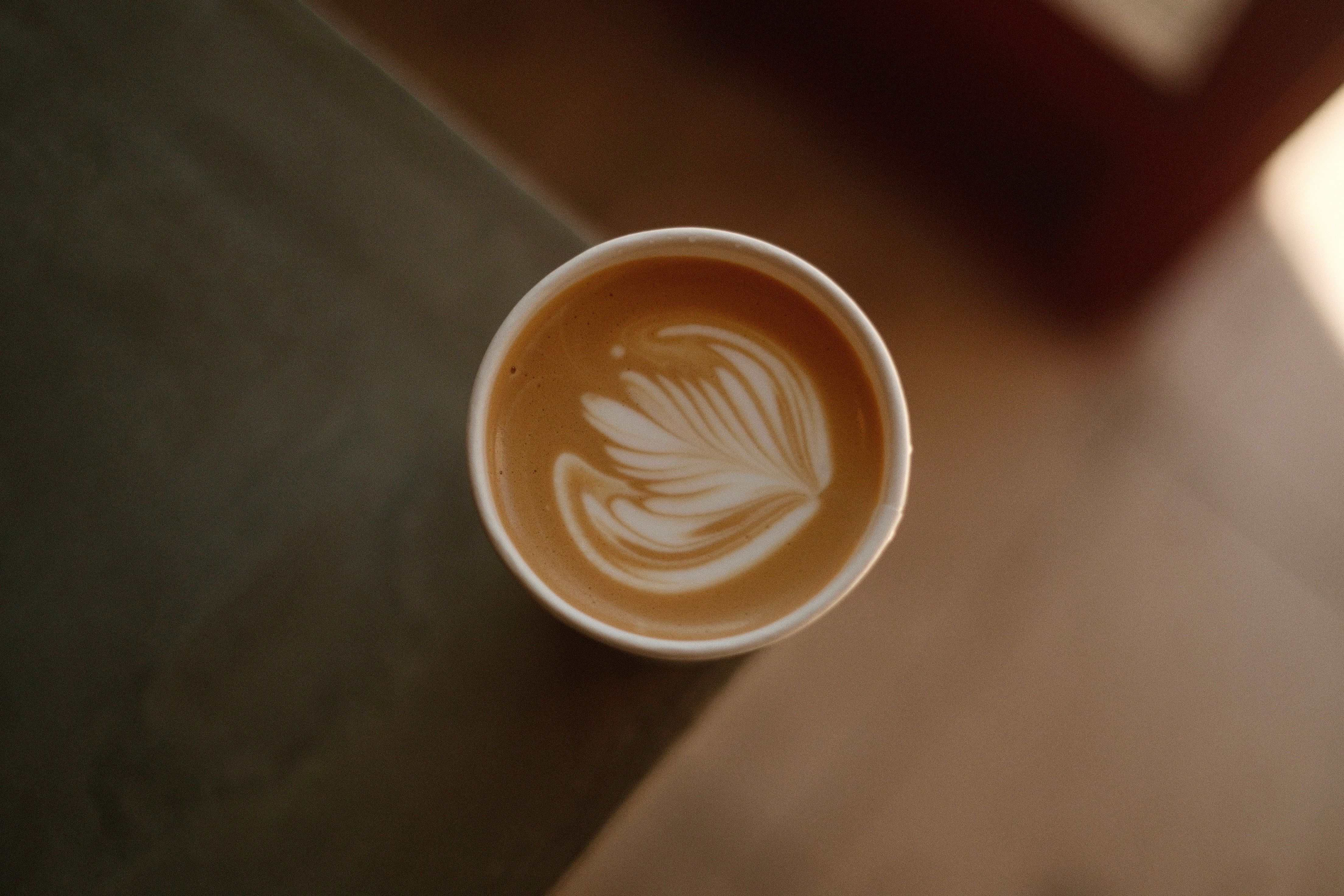 Filiżanka kawy z piękną latte art