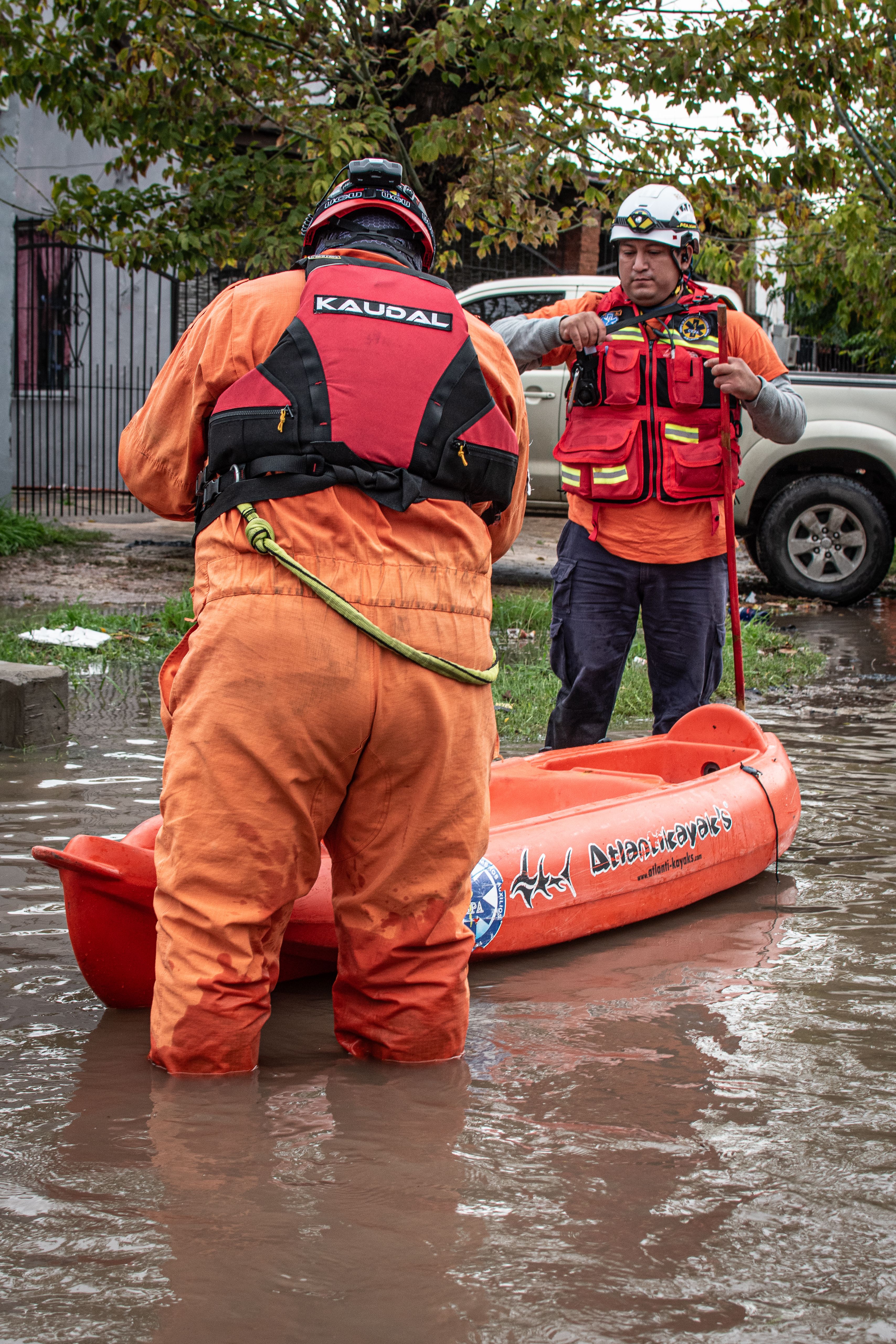 Engineers use WhatsApp to guide rescuers through buried Nepal tunnels