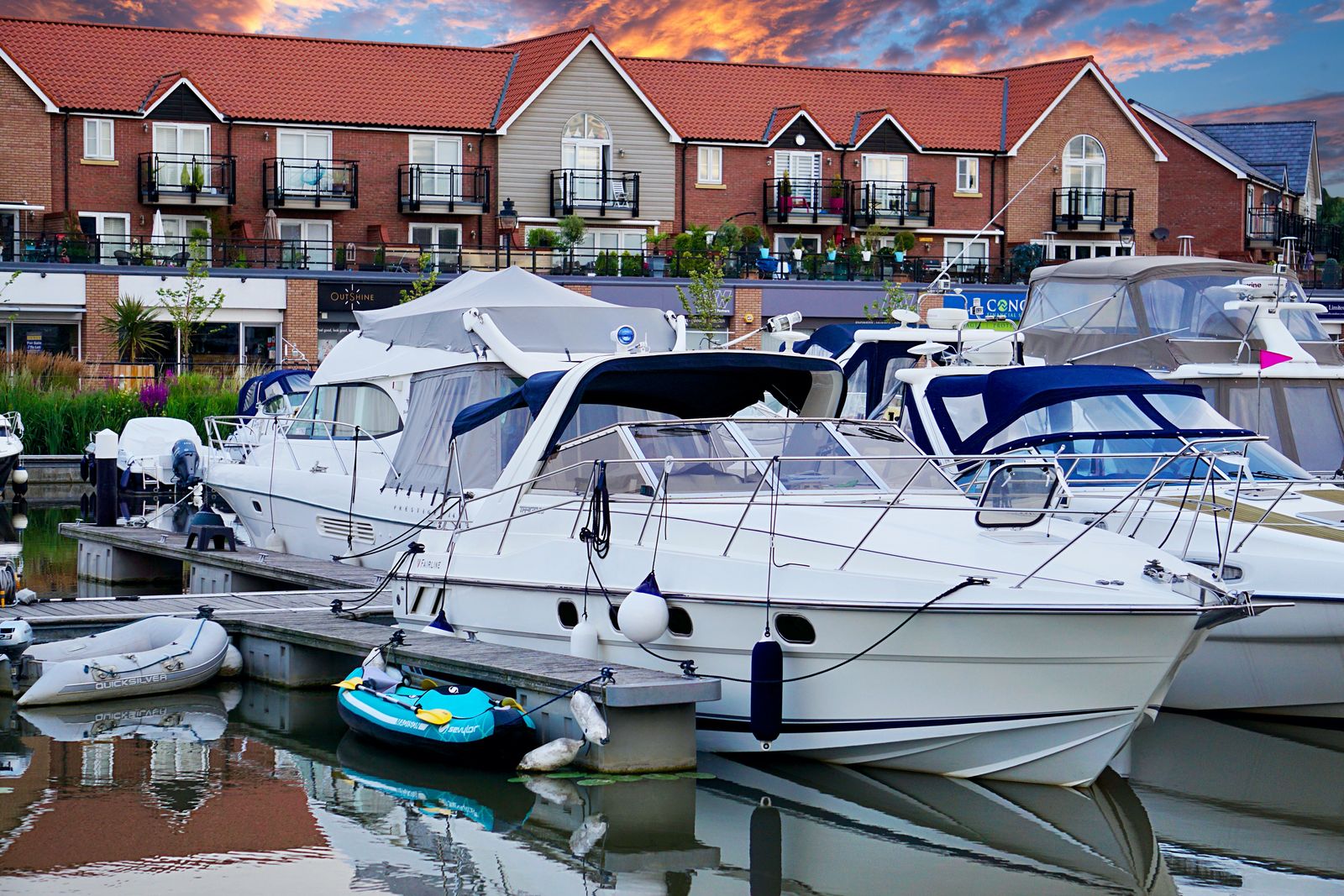 Choosing Your Vessel: Motor Yacht vs. Sailing Catamaran