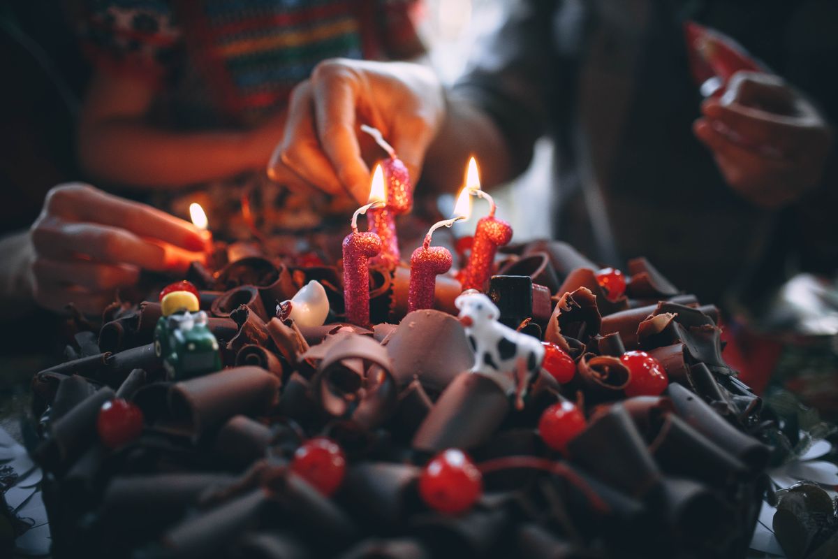 Bánh sinh nhật với nến