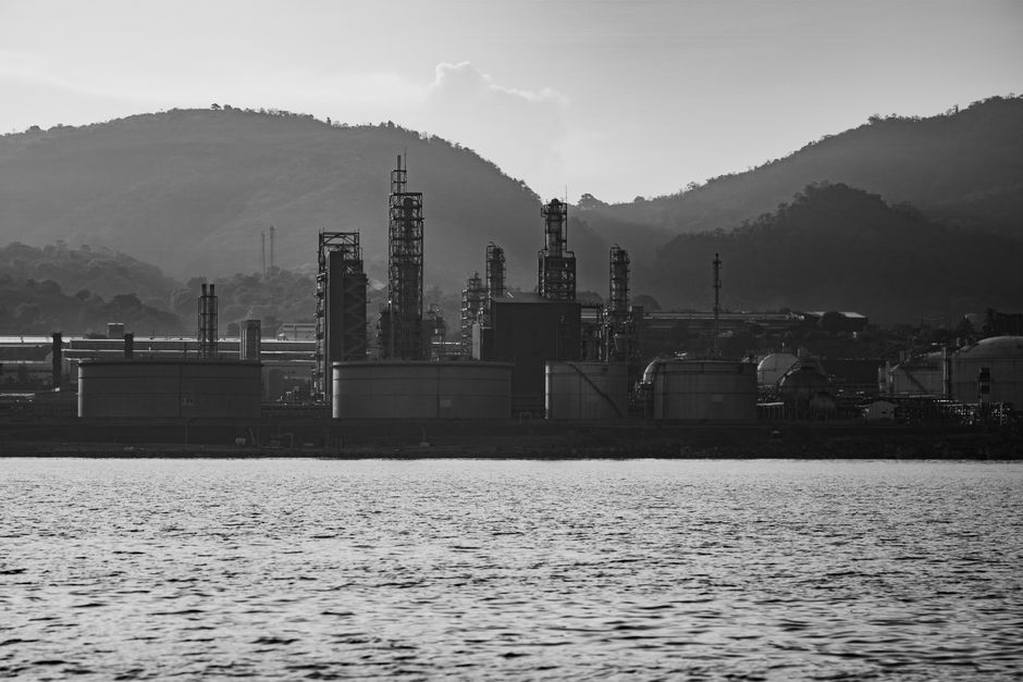 Las sanciones estadounidenses ejercen presión sobre los precios del petróleo ante la tensión con Irán