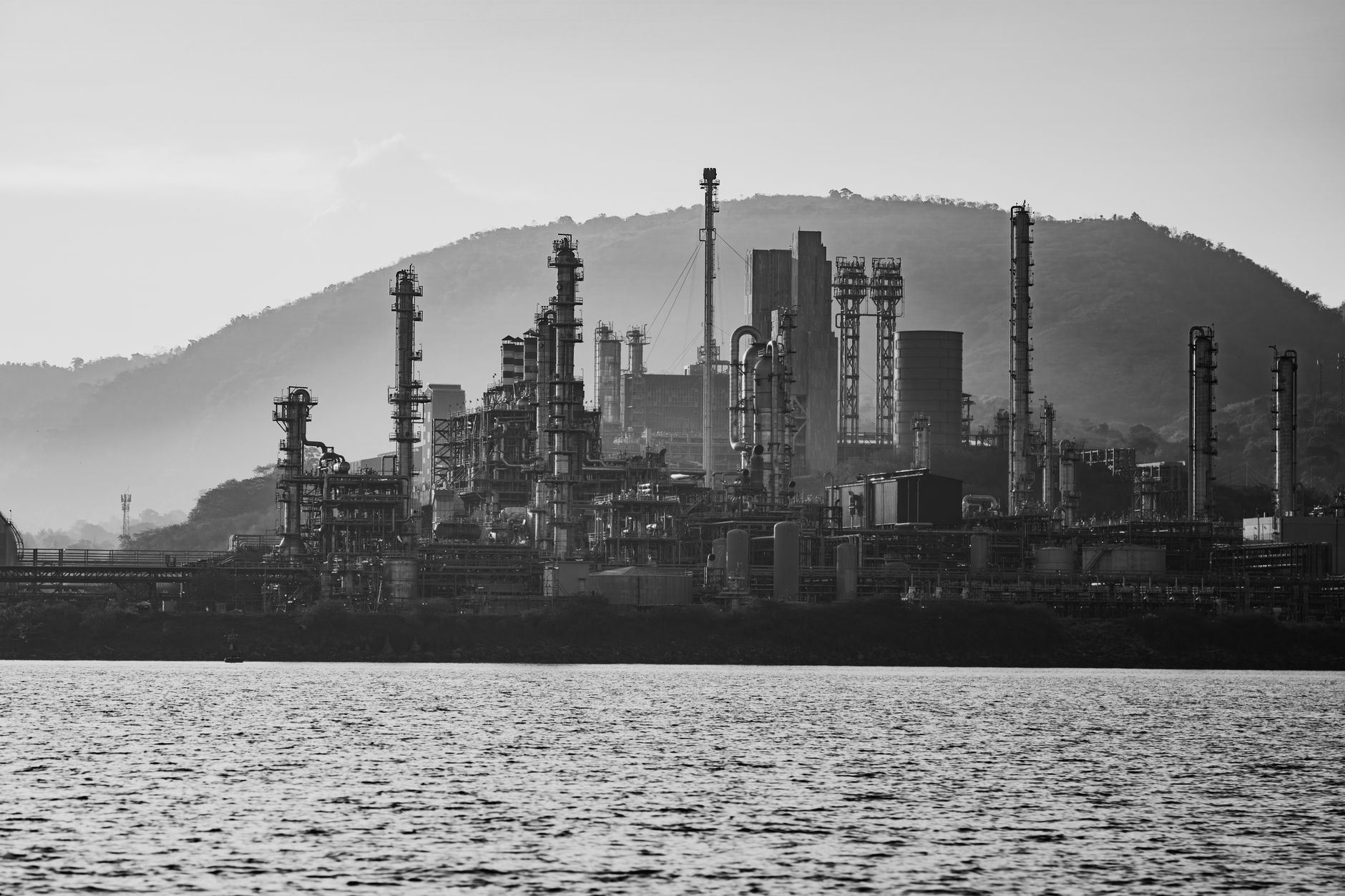 MCX Natural Gas Slips 0.93% as Crude Strength Fades