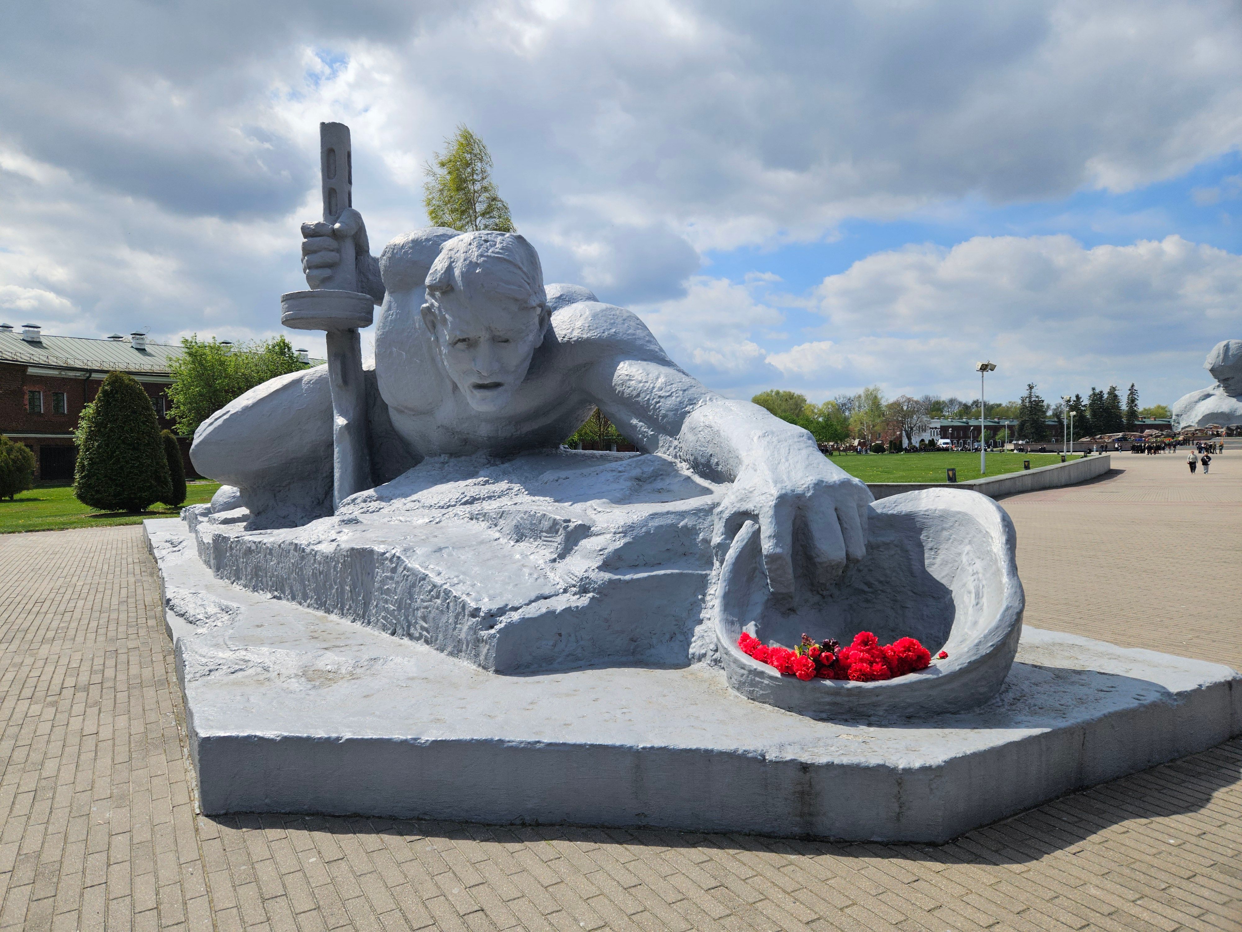 Віталій Скакун: герой, який зупинив ворога ціною свого життя — Ukrainian soldier memorial bridge hero