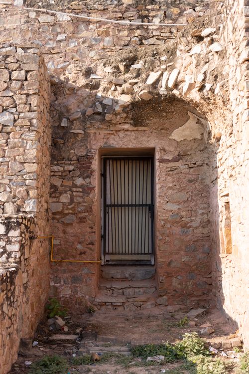 Free Captivating rustic stone wall and arched entrance from Rajasthan, India. Stock Photo