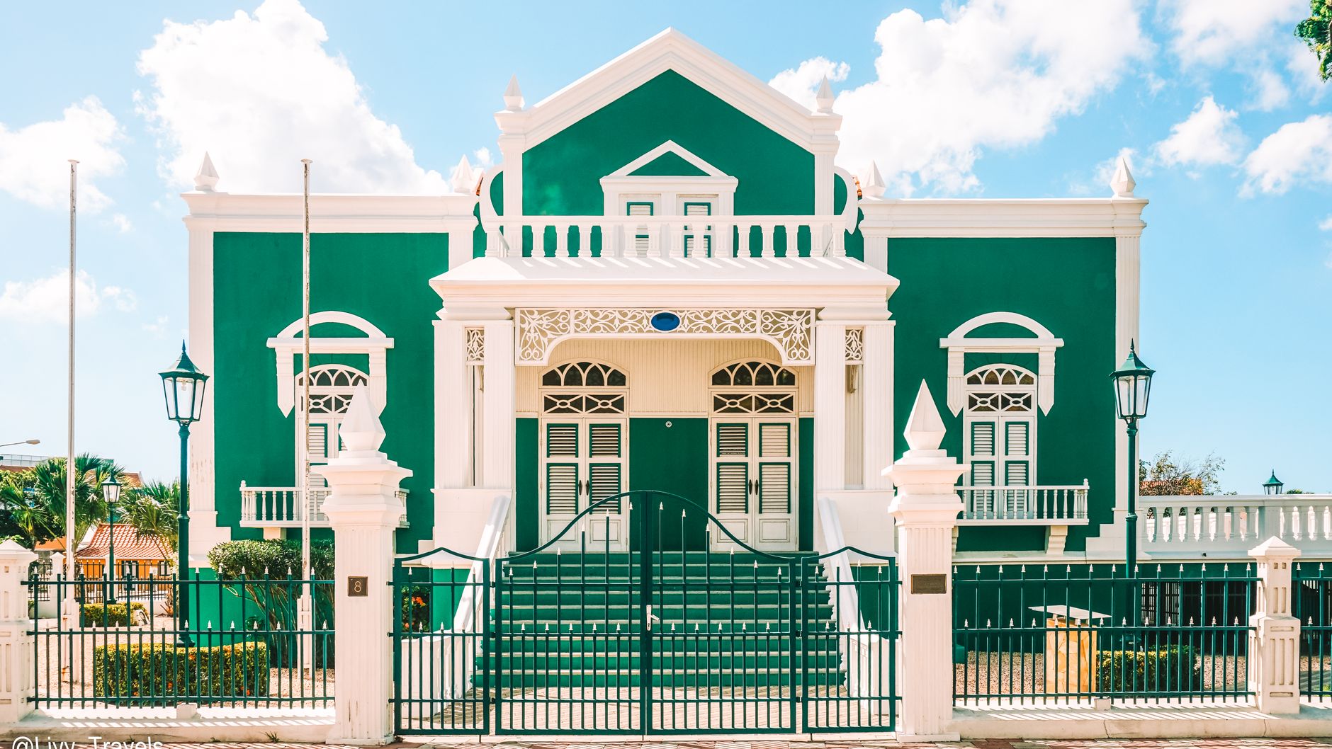 Curacao'da agir guvenlikli mahkeme binasi
