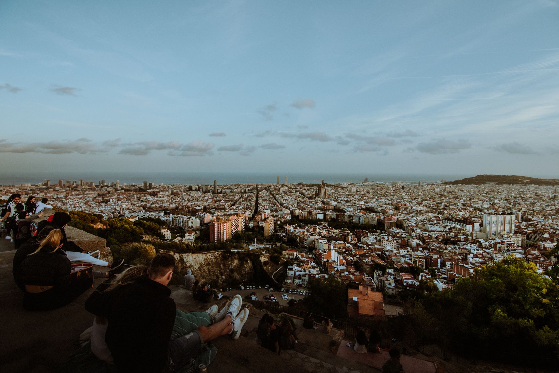 Barcelona vista desde lo alto al atardecer