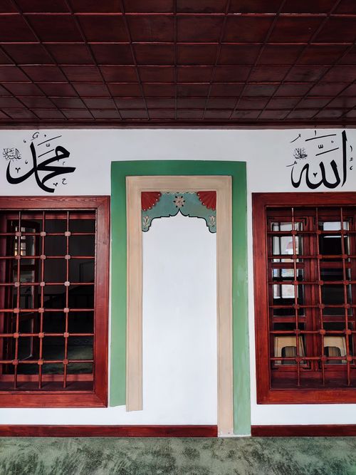 Free Intricate traditional architecture details with Arabic calligraphy in Amasya, Türkiye. Stock Photo