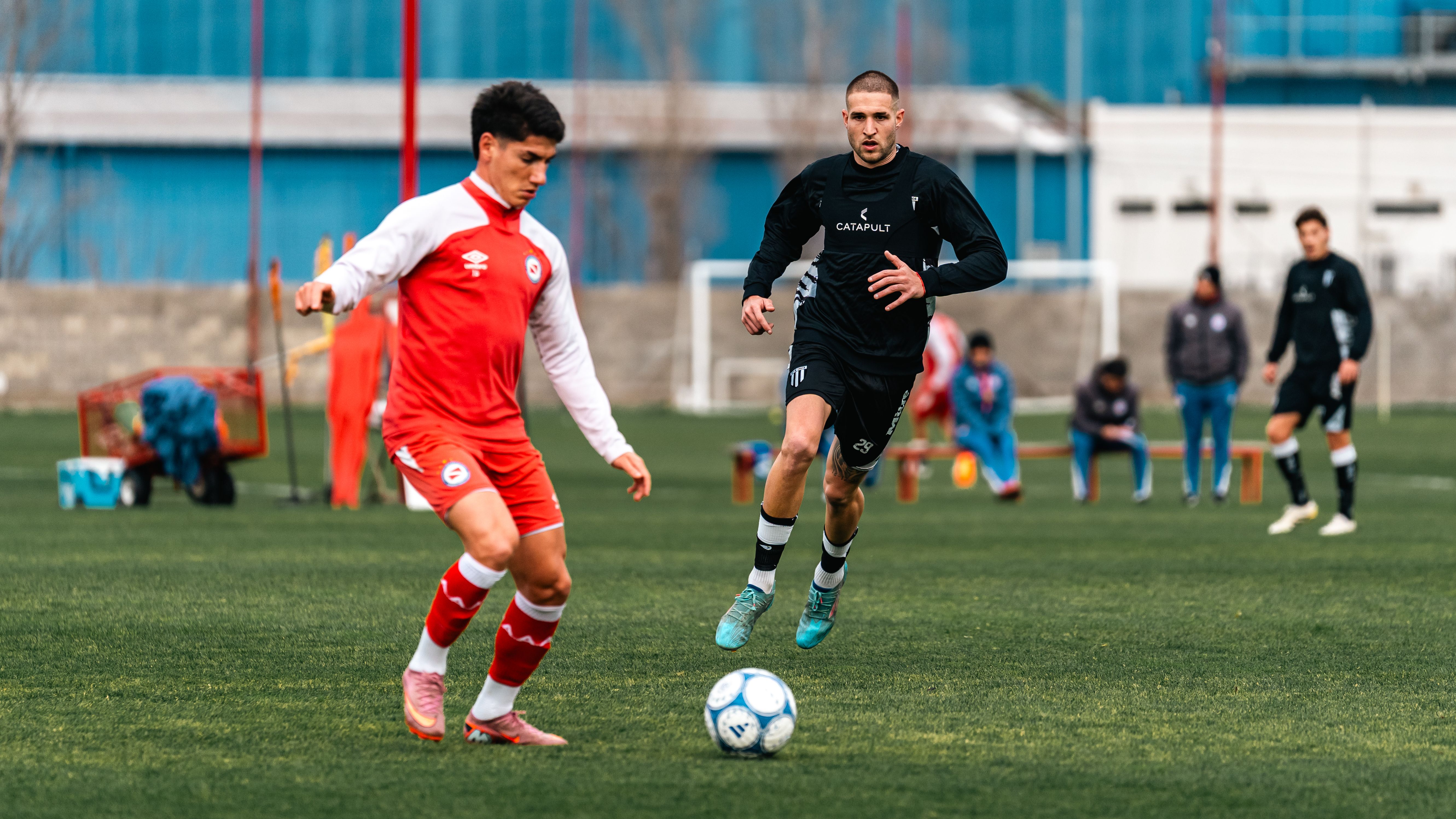 西班牙传控体系发展史：从全能足球到“Tiki-taka”｜伟德体育官方网站（封面配图）