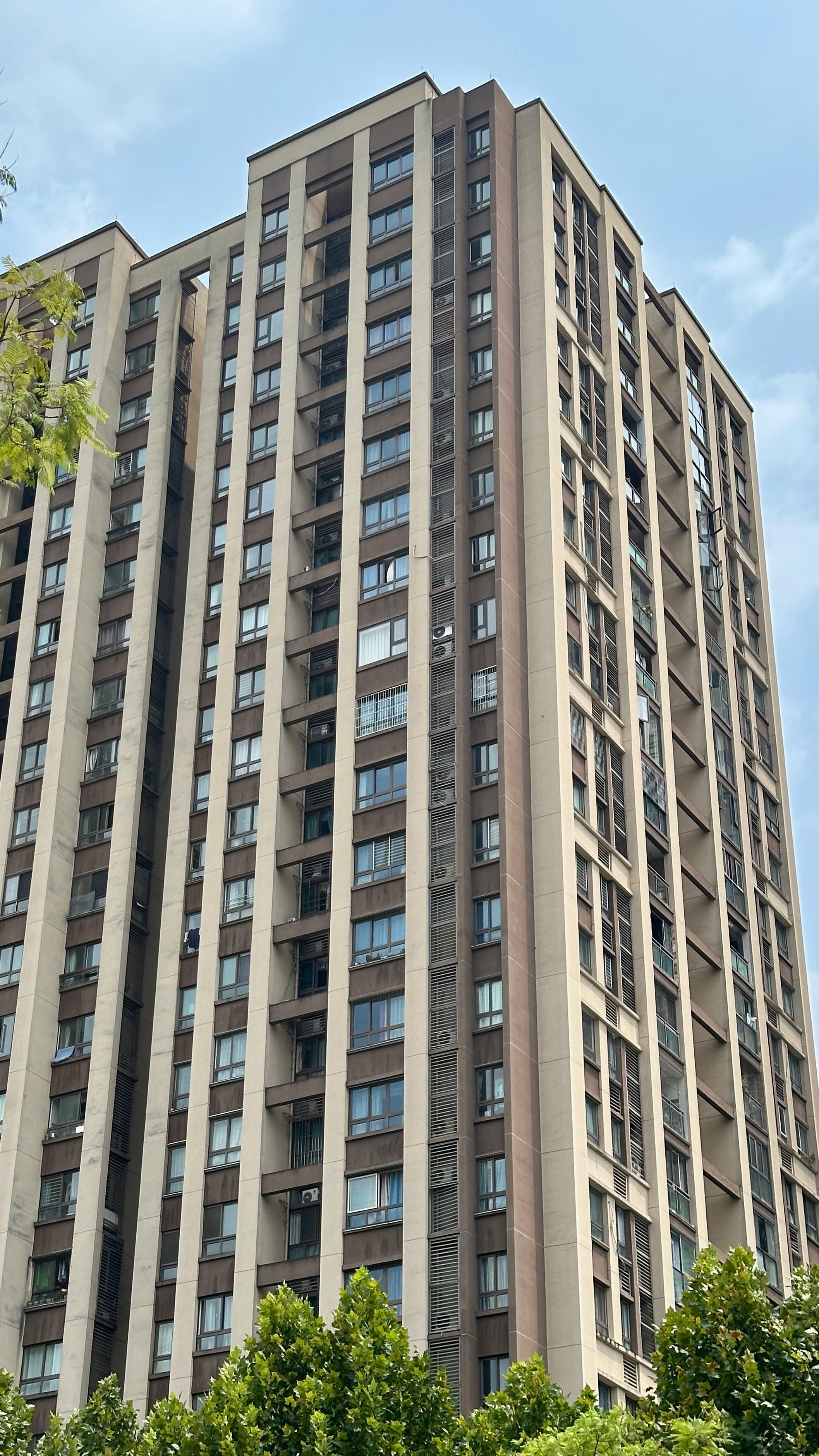 Impressive high-rise apartment building in Chongqing, showcasing modern urban architecture under a clear sky.