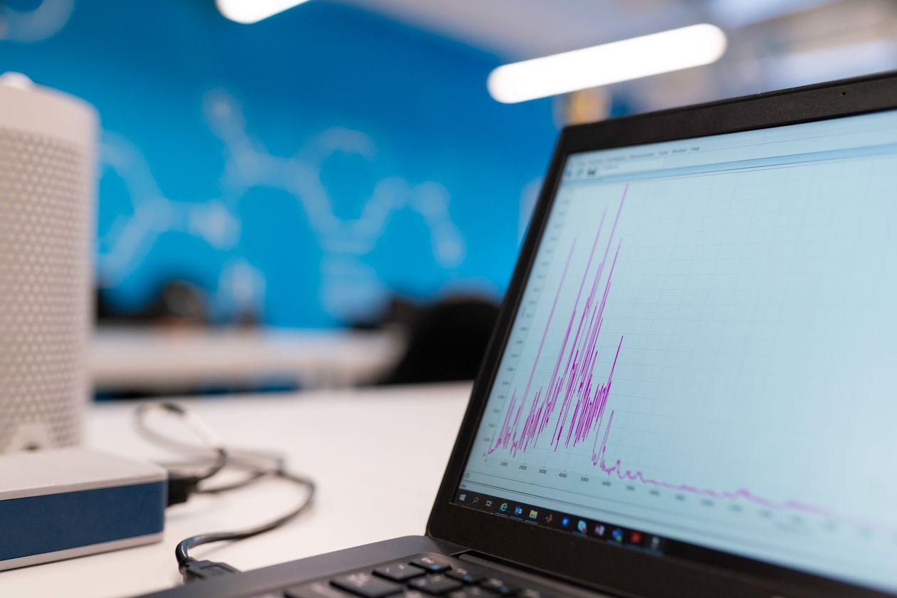 Laptop screen displaying a growth graph, measuring social media return on investment