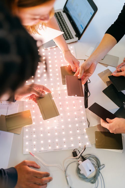 Ingénieurs Qui Conçoivent Des Lumières