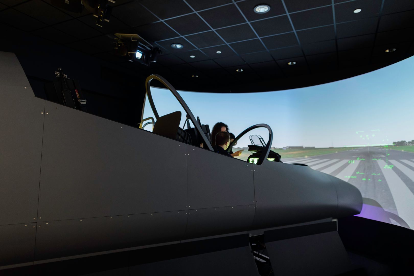 Pilot v leteckém simulátoru JBsims