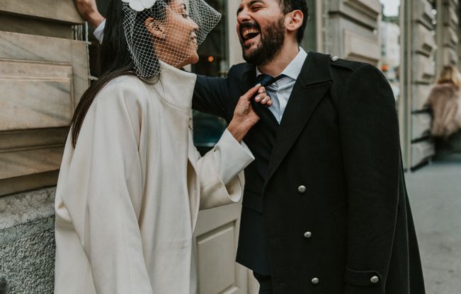 Online dating: starting a conversation on a niche platform